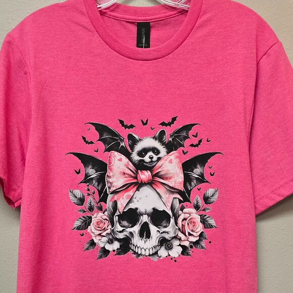 HOT PINK HALLOWEEN TSHIRT NEW SKULL AND BAT - Picture 1 of 1
